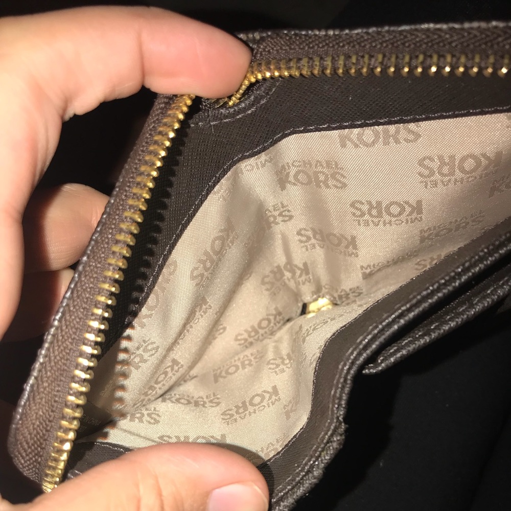 MK small Wallet - Picture 2 of 5